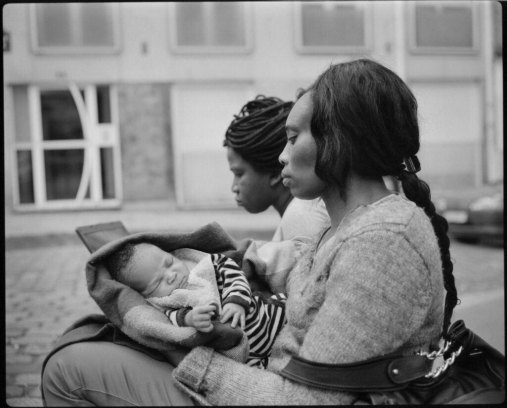 Femmes et enfant inconnus, Montmartre, Paris, 2013