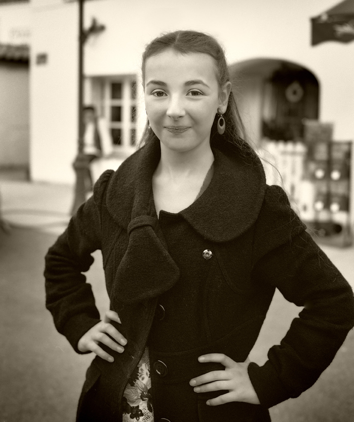 Jeune fille, Saintes-Maries-de-la-Mer / Rina Sherman