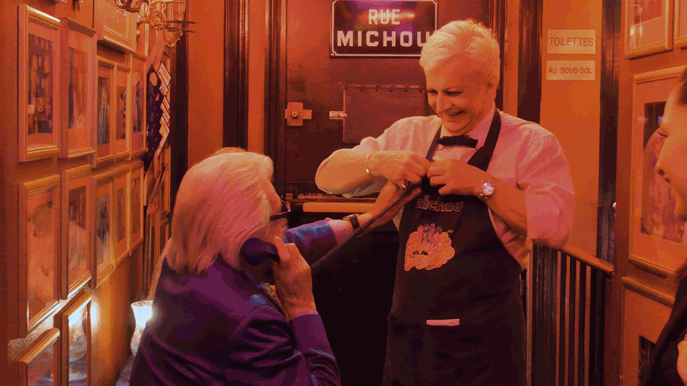 Le 16 mai 2014 au Cabaret Michou, rue des Martyrs avec Michou et @iglesiasfabrice75 https://www.rinasherman.com/films/grands-portraits/michou-cest-moi-le-film-2013-2016/