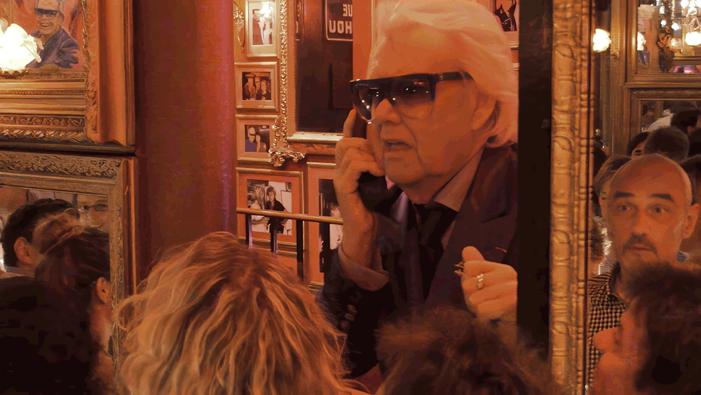 Le 16 mai 2014 au Cabaret Michou, rue des Martyrs avec Michou et @iglesiasfabrice75 https://www.rinasherman.com/films/grands-portraits/michou-cest-moi-le-film-2013-2016/