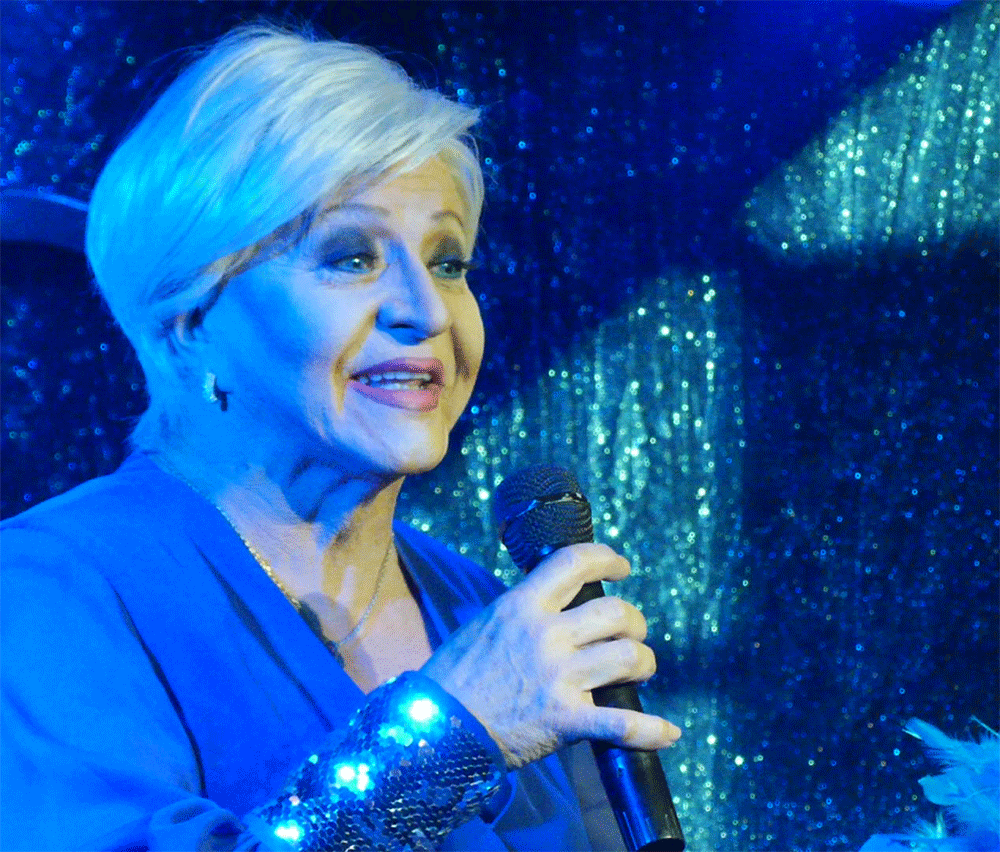 Le spectacle, Michou's Folies, Cabaret Michou, avec quelques nouveaux numéros, avec Michou et les Michettes, le 23 septembre 2014 https://www.rinasherman.com/films/grands-portraits/michou-cest-moi-le-film-2013-2016/