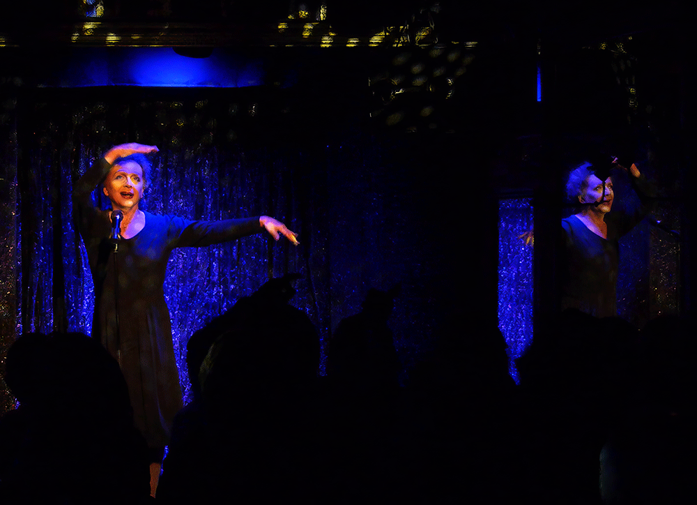 Michoue, c'est moi ! le film / Rina Sherman Nouvelle lumière du spectacle MIchou's Folies au Cabaret Michou avec Michou https://www.rinasherman.com/films/grands-portraits/michou-cest-moi-le-film-2013-2016/