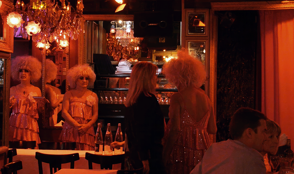 Michoue, c'est moi ! le film / Rina Sherman Nouvelle lumière du spectacle MIchou's Folies au Cabaret Michou avec Michou https://www.rinasherman.com/films/grands-portraits/michou-cest-moi-le-film-2013-2016/