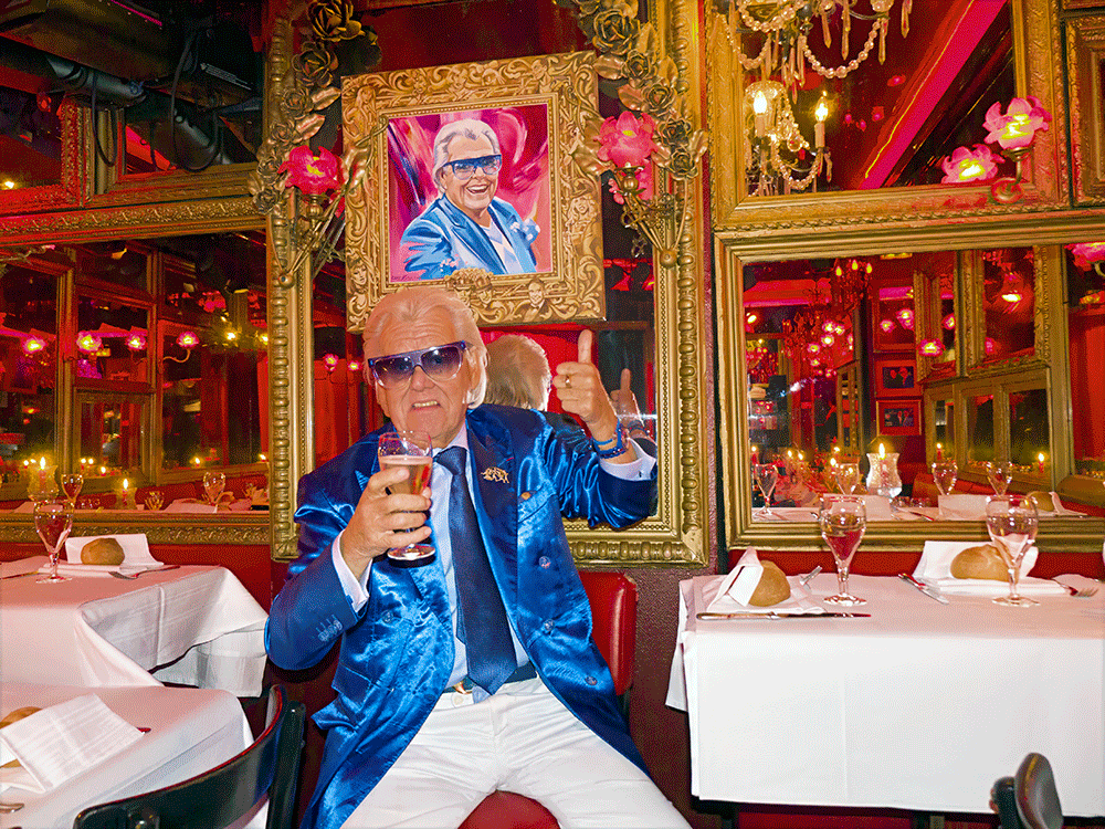 Michou, c'est moi ! – le film / Rina Sherman Storyboard chronologique des tournages de 2013 à 2016 de Michou, du Cabaret, le spectacle de transformistes et les déjeuners-spectacles pour les personnes âgées de Montmartre. Dans les coulis, maquillage de @patricegalifi , début de la soirée du 24 novembre 2014 https://www.rinasherman.com/films/grands-portraits/michou-cest-moi-le-film-2013-2016/