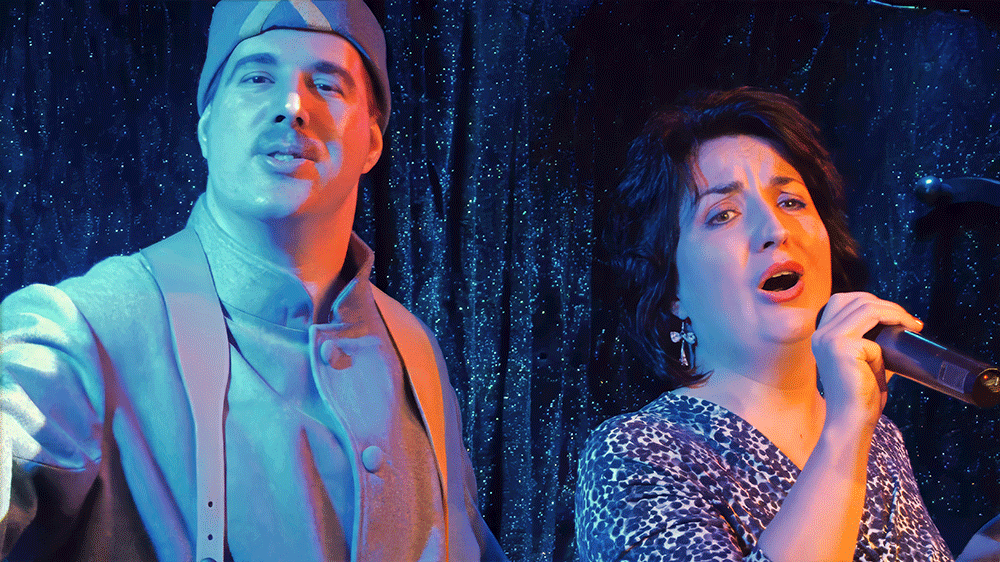 Michou c'est moi ! – le film / Rina Sherman Storyboard chronologique des tournages de 2013 à 2016 de Michou, du Cabaret, le spectacle de transformistes et les déjeuners-spectacles pour les personnes âgées de Montmartre. Le Xle déjeuner pour personnes âgées, "Les Poilus", le 11 novembre 2014 https://www.rinasherman.com/films/grands-portraits/michou-cest-moi-le-film-2013-2016/