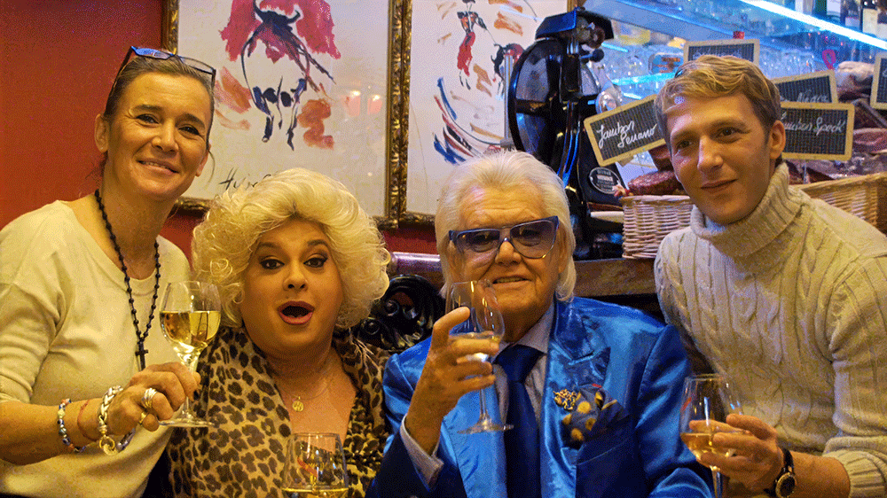 Michou, c'est moi ! – le film / Rina Sherman Storyboard chronologique des tournages de 2013 à 2016 de Michou, du Cabaret, le spectacle de transformistes et les déjeuners-spectacles pour les personnes âgées de Montmartre. Bar d'Anne à Montmartre ave Michou, @zizedupanier , Anne et @patricegalifi https://www.rinasherman.com/films/grands-portraits/michou-cest-moi-le-film-2013-2016/ @zizedupanier Jean-Louis Naitana aka Thierry Wilson