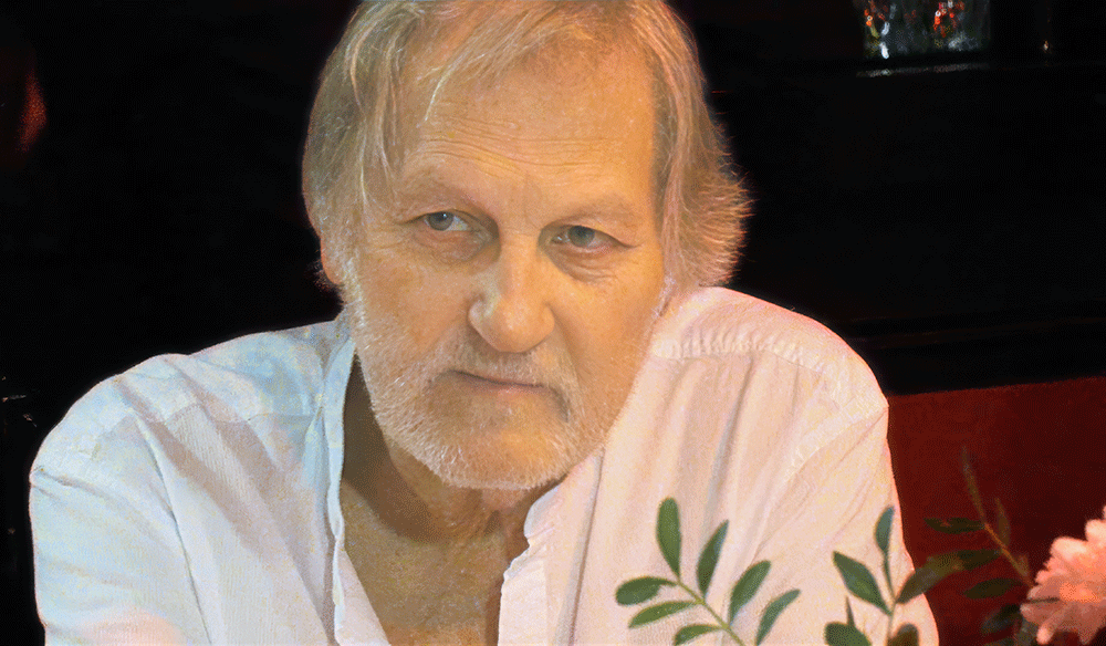 Storyboard chronologique des tournages de 2013 à 2016 de Michou, du Cabaret, le spectacle de transformistes et les déjeuners-spectacles pour les personnes âgées de Montmartre. Le Xle déjeuner pour personnes âgées, "Les Poilus", le 11 novembre 2014 https://www.rinasherman.com/films/grands-portraits/michou-cest-moi-le-film-2013-2016/ avec Jean-Jacques Debout