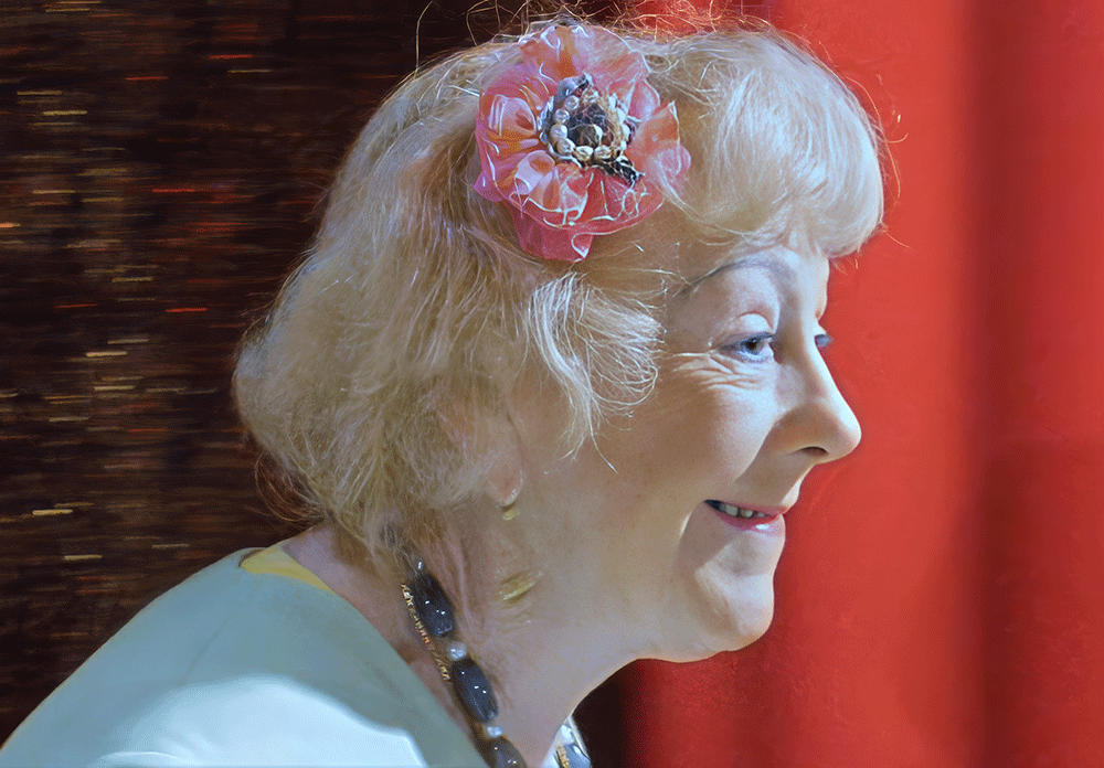 Storyboard chronologique des tournages de 2013 à 2016 de Michou, du Cabaret, le spectacle de transformistes et les déjeuners-spectacles pour les personnes âgées de Montmartre. Le Xle déjeuner pour personnes âgées, "Les Poilus", le 11 novembre 2014 https://www.rinasherman.com/films/grands-portraits/michou-cest-moi-le-film-2013-2016/