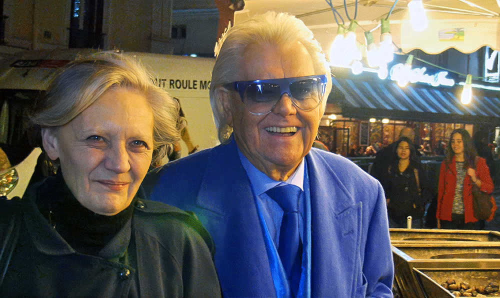 Michou, c'est moi ! – le film / Rina Sherman Storyboard chronologique des tournages de 2013 à 2016 de Michou, à Montmartre et ailleurs, du Cabaret, le spectacle de transformistes et les déjeuners-spectacles pour les personnes âgées de Montmartre. Michou au marché de Noël le 28 novembre 2014 https://www.rinasherman.com/films/grands-portraits/michou-cest-moi-le-film-2013-2016/